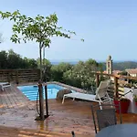 Les Guetalis Du Rocher Et Village