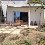 Вилла Les Guetalis Du Rocher Et Village