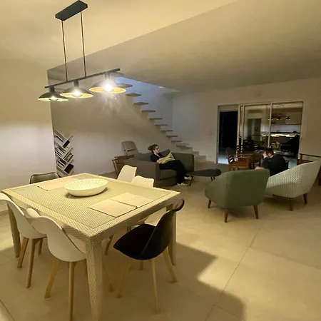 Les Guetalis Du Rocher Et Village * 莫纳奇亚道勒内