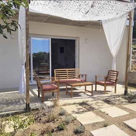 Les Guetalis Du Rocher Et Village