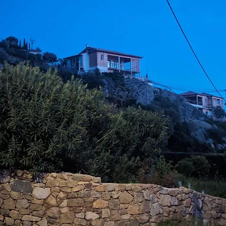 Les Guetalis Du Rocher Et Village Willa Monacia-d'Aullene