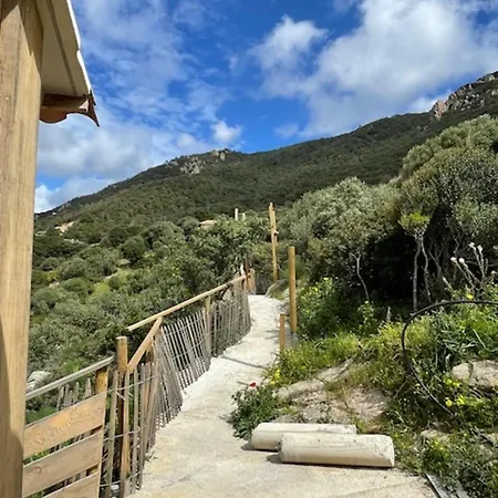 Les Guetalis Du Rocher Et Village