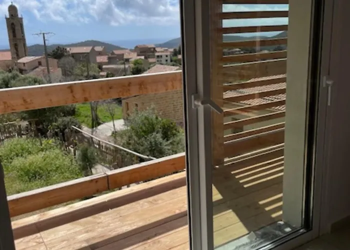 Les Guetalis Du Rocher Et Village וילה