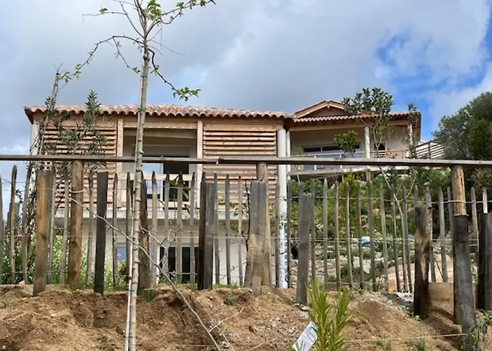 Les Guetalis Du Rocher Et Village * מונאצ'ה-ד'אולן