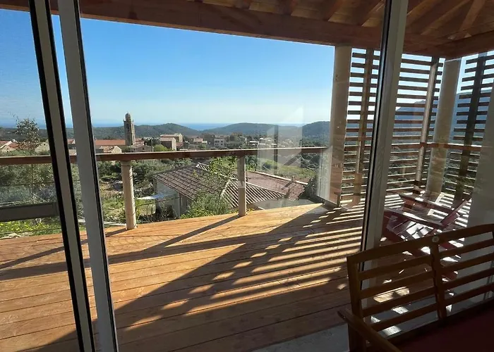 וילה Les Guetalis Du Rocher Et Village *