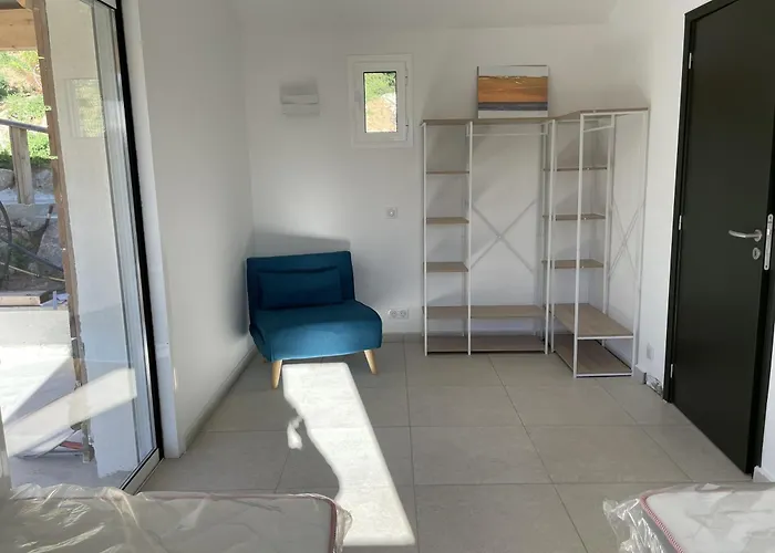 Les Guetalis Du Rocher Et Village וילה