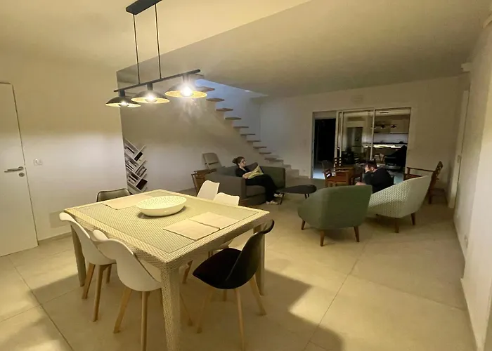 Les Guetalis Du Rocher Et Village * מונאצ'ה-ד'אולן