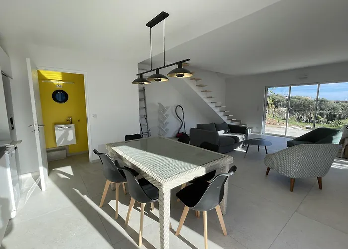 Les Guetalis Du Rocher Et Village * מונאצ'ה-ד'אולן