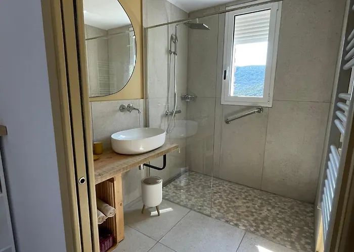 Les Guetalis Du Rocher Et Village וילה *