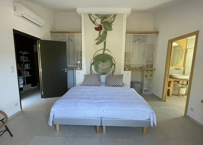 וילה Les Guetalis Du Rocher Et Village *