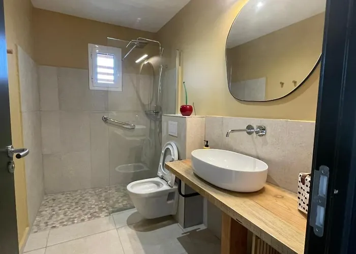 Les Guetalis Du Rocher Et Village וילה *