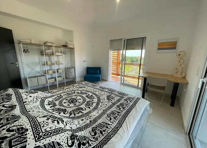 וילה Les Guetalis Du Rocher Et Village מונאצ'ה-ד'אולן