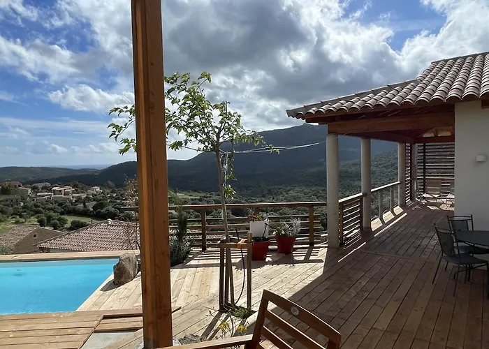 Les Guetalis Du Rocher Et Village וילה