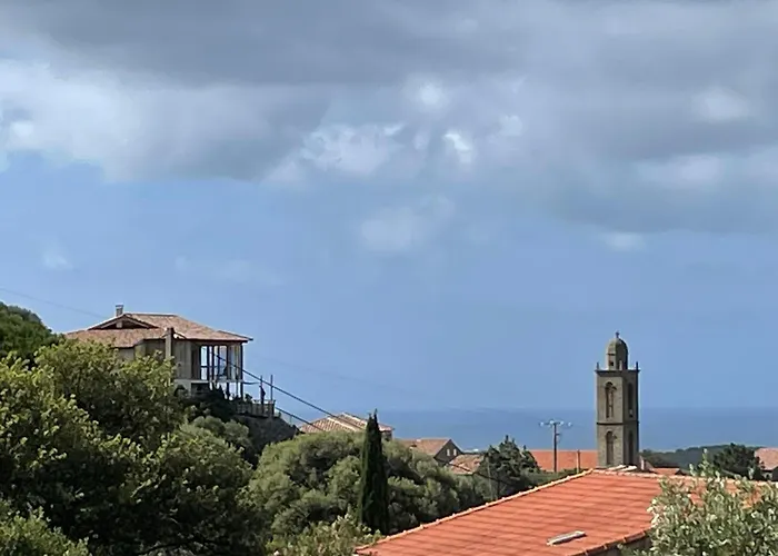 וילה Les Guetalis Du Rocher Et Village