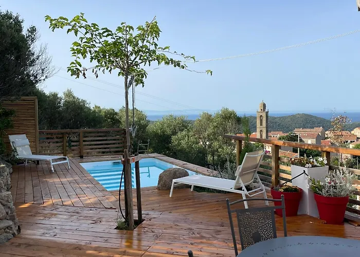 Les Guetalis Du Rocher Et Village