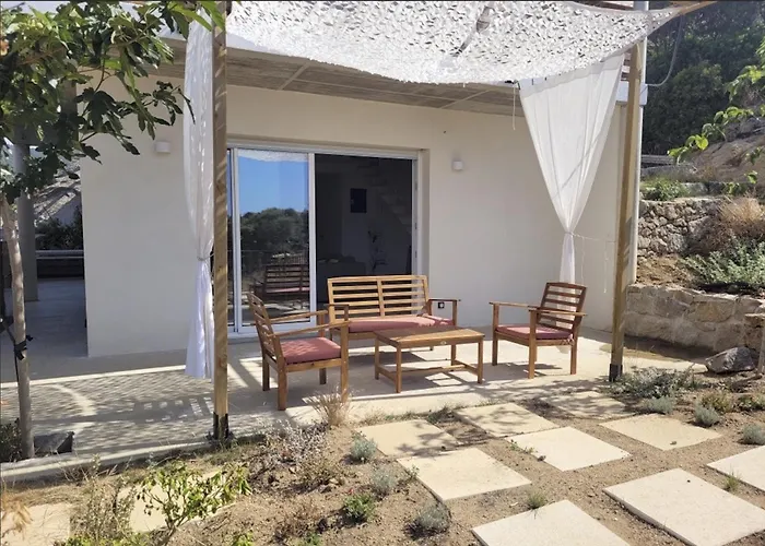 Les Guetalis Du Rocher Et Village